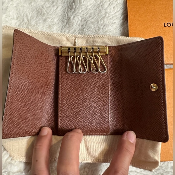 Louis Vuitton 6 Key Holder Authentic - Picture 2 of 4